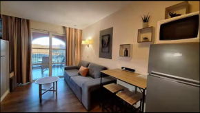 CAP ESTÉREL studio 4 pers tout équipé, belle vue Golf, centre village vacances, 5 PISCINES, CLIM, WIFI, TV, lave-vaisselle et lave-linge, plancha